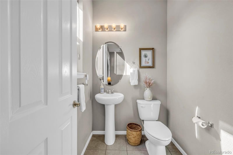 25523 E Byers Dr, Aurora, CO 80018
