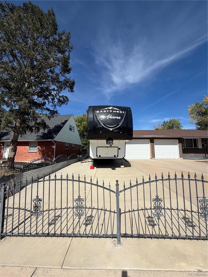445 S Nome Way, Aurora, CO 80012
