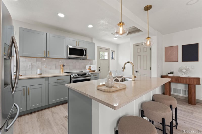 1716 Nome St, Aurora, CO 80010