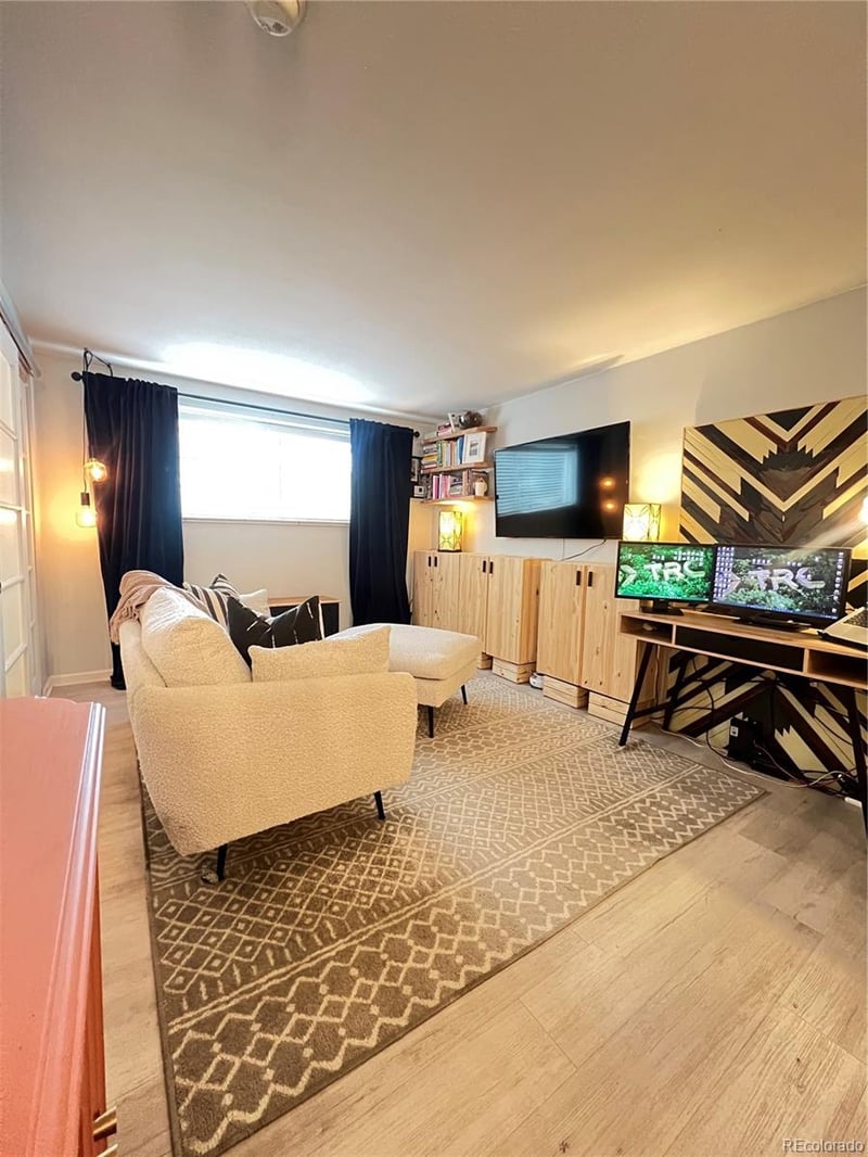 1032 N Clarkson St #102, Denver, CO 80218