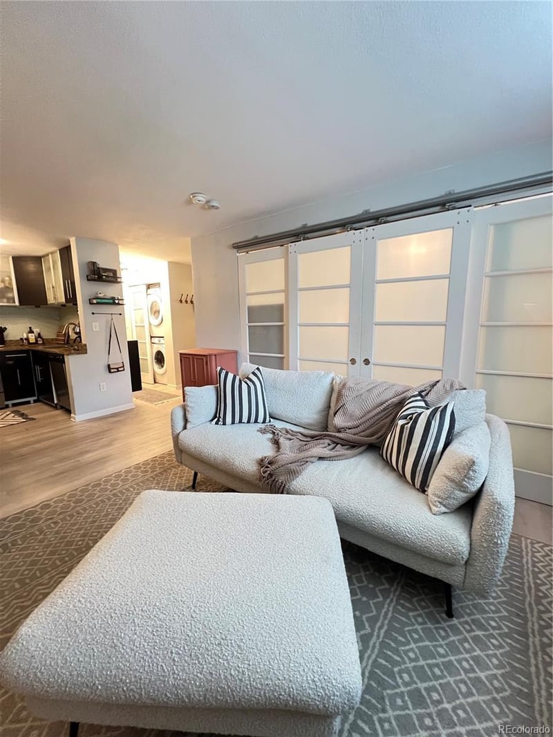 1032 N Clarkson St #102, Denver, CO 80218