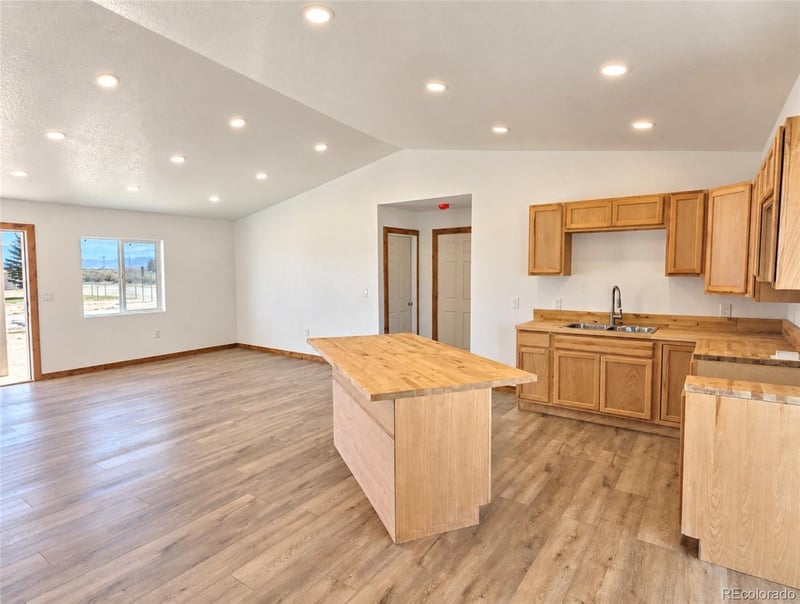 901 9th St, Blanca, CO 81123