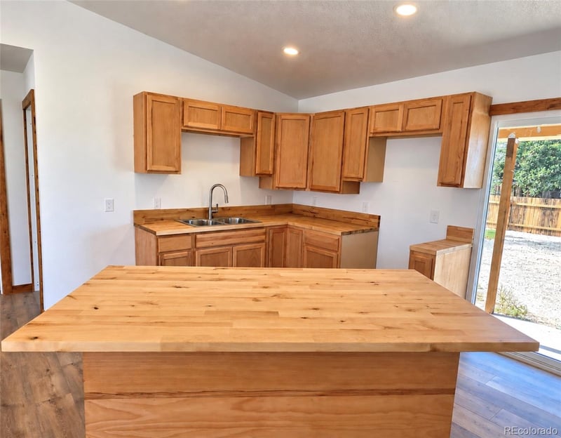 901 9th St, Blanca, CO 81123