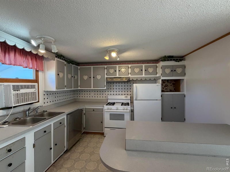431 W Strohm St, Haxtun, CO 80731