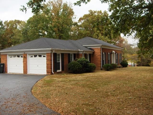 111 Druid Hills Dr, Dickson, TN 37055