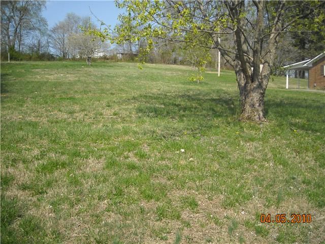 60 Thompson Ln, Westmoreland, TN 37186