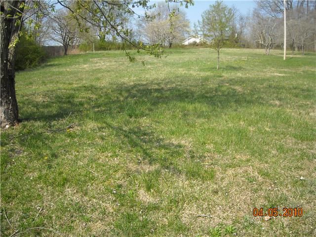 60 Thompson Ln, Westmoreland, TN 37186