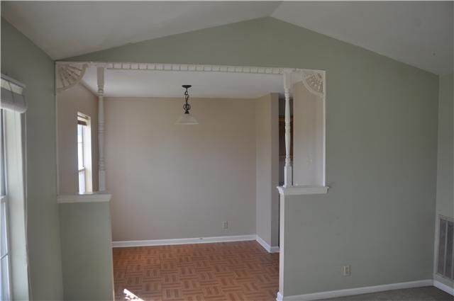 5176 Drake Rd, Cedar Hill, TN 37032
