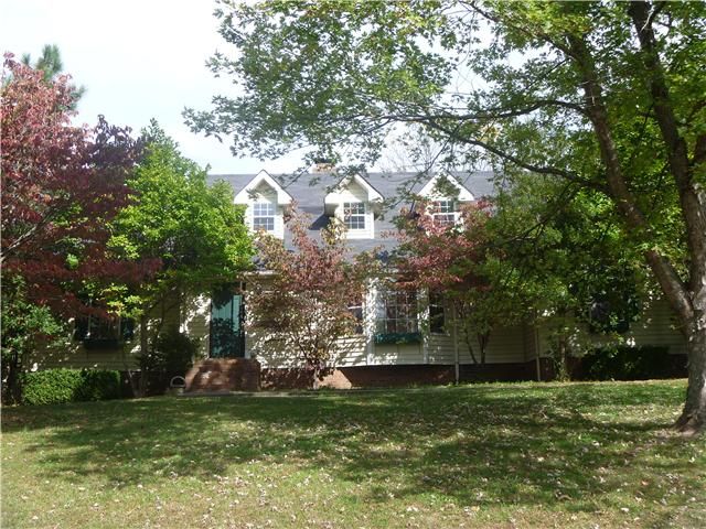 215 Lee Rd, Cottontown, TN 37048