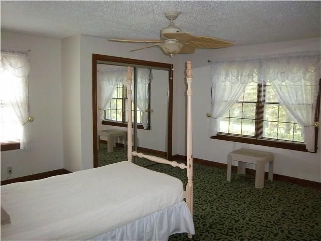 201 Snug Harbor Dr, Hendersonville, TN 37075