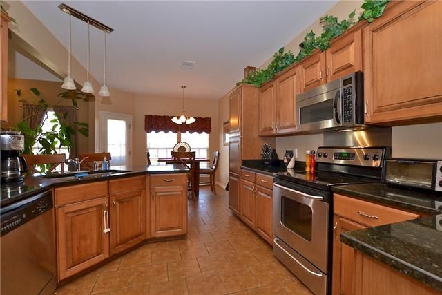 1002 Kellyn Ln, Hendersonville, TN 37075