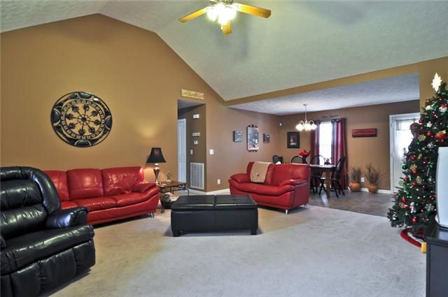 809 Red Hollow Dr, Springfield, TN 37172