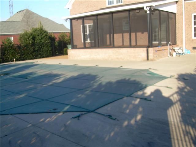 561 Bay Point Dr, Gallatin, TN 37066