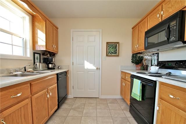 1086 Heatherwood Rd, Pleasant View, TN 37146