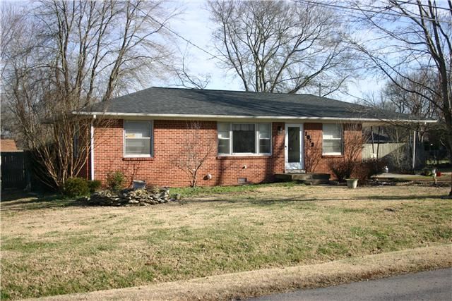 1013 Edgewood Dr, Gallatin, TN 37066