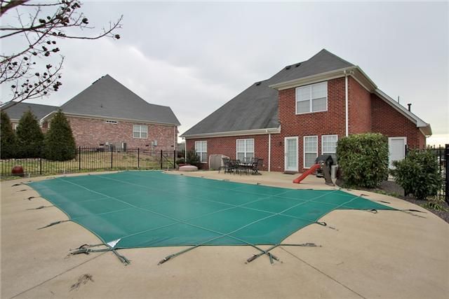 1020 Grider Dr, Gallatin, TN 37066