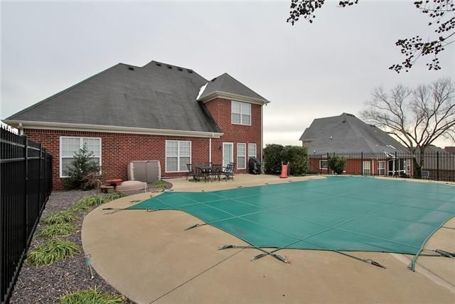1020 Grider Dr, Gallatin, TN 37066