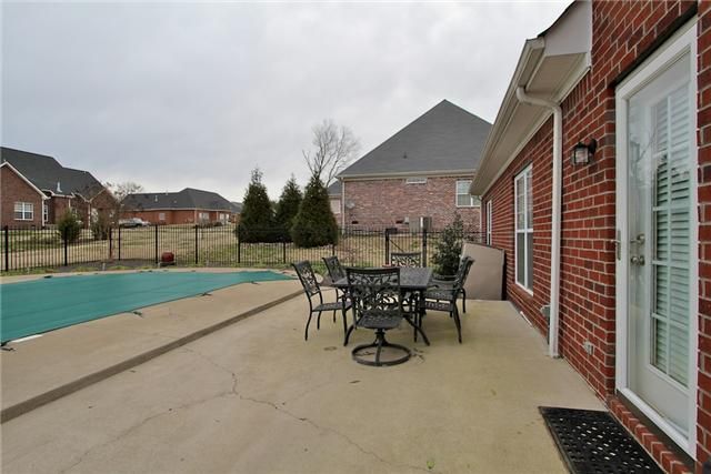 1020 Grider Dr, Gallatin, TN 37066