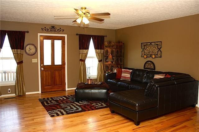 1011 Nikki Dr, Springfield, TN 37172