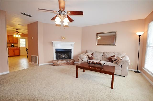 1811 Violet Ct, Murfreesboro, TN 37128