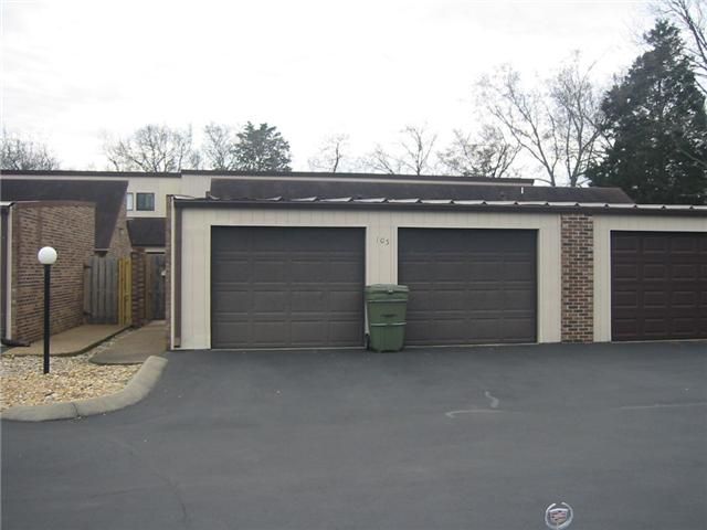 105 Castlewood Ln #105, Lebanon, TN 37087