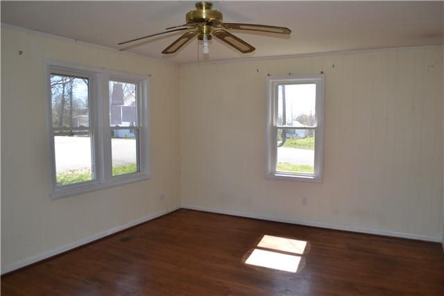 304 Lovell Ave, Dickson, TN 37055