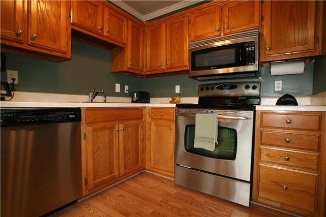121 Cambridge Dr, Gallatin, TN 37066