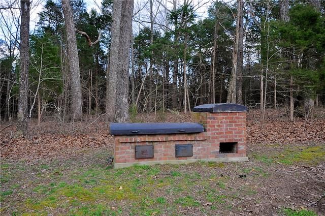 1241 Myatt Loop Rd, Burns, TN 37029