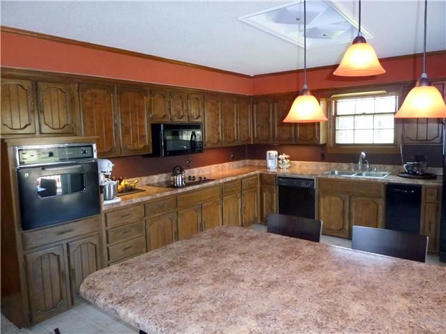 125 Pin Oak Dr, Hendersonville, TN 37075