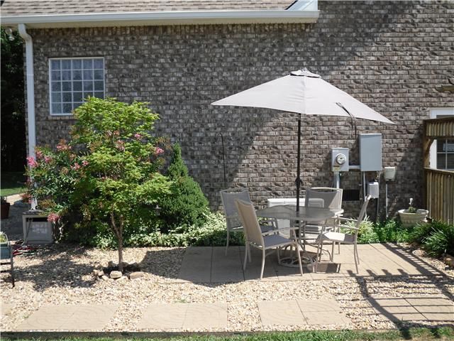 1003 Deann Ct, Cottontown, TN 37048