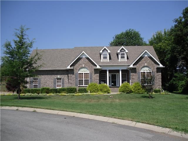 1003 Deann Ct, Cottontown, TN 37048