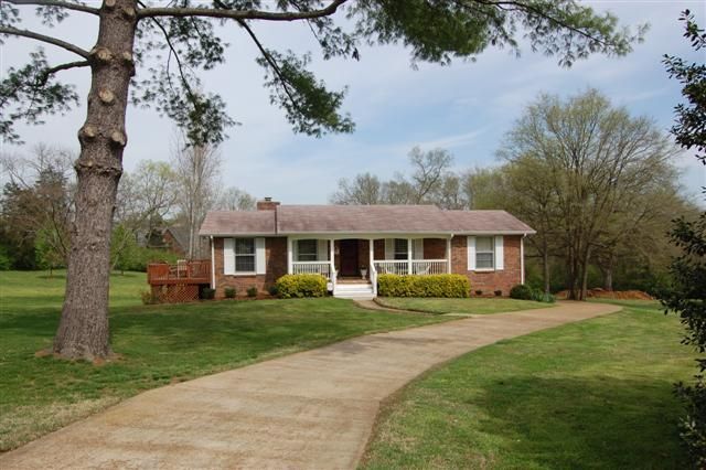 140 Twin Bay Dr, Hendersonville, TN 37075