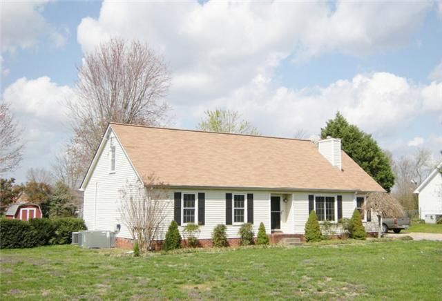 597 Deerfield Dr, Murfreesboro, TN 37129