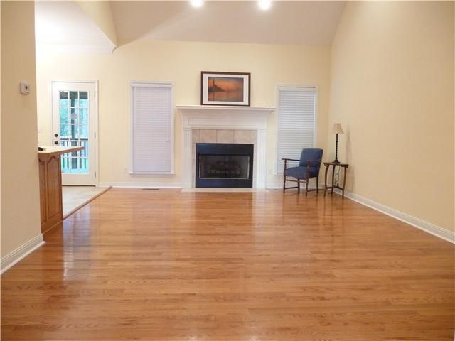 125 Candlewood Ct, Columbia, TN 38401