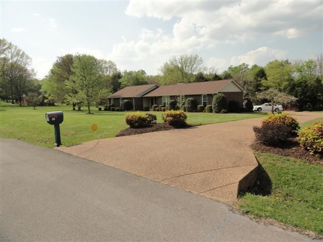 111 Moss Glenn Dr, Lebanon, TN 37090