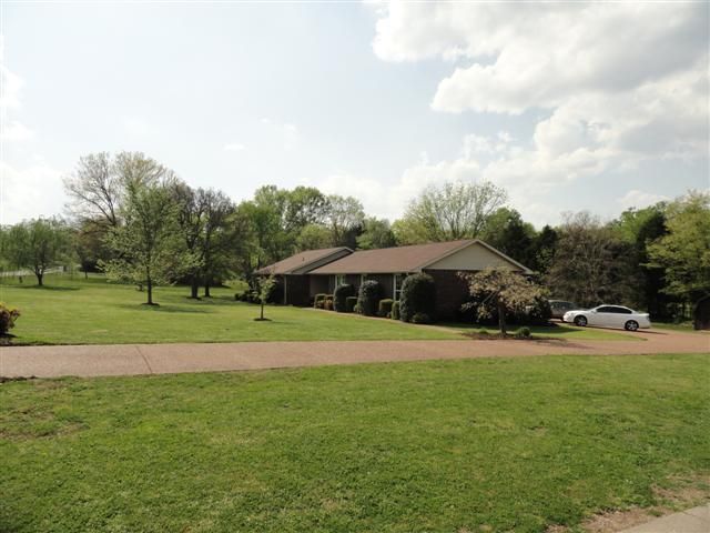 111 Moss Glenn Dr, Lebanon, TN 37090