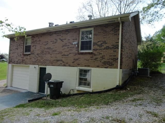 323 Kevin Dr, Dickson, TN 37055