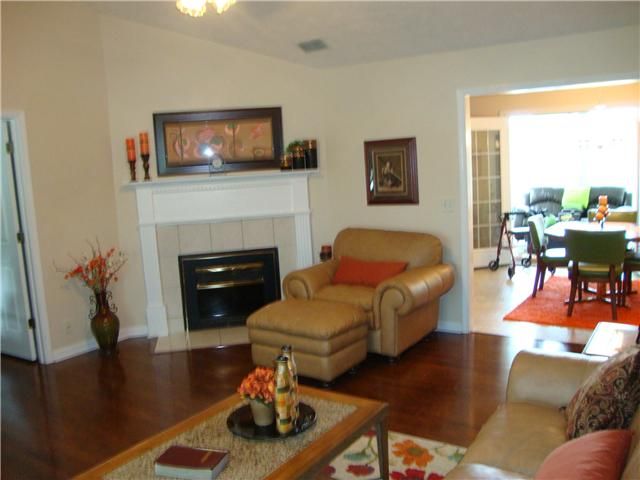 2922 Holsted Dr, Murfreesboro, TN 37128
