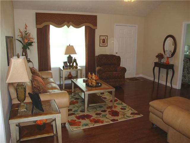 2922 Holsted Dr, Murfreesboro, TN 37128