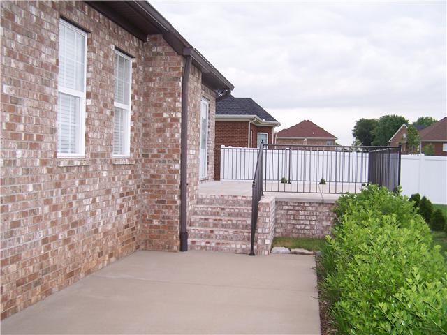 2312 Fox Creek Dr, Murfreesboro, TN 37127