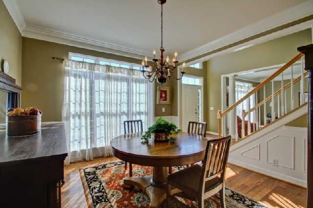 8037 Pine Forest Dr, Nashville, TN 37221