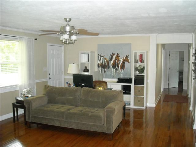 300 Hicks Edgin Rd, Pleasant View, TN 37146