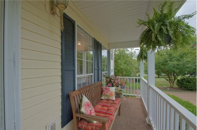 2645 Douglas Ln, Thompsons Station, TN 37179