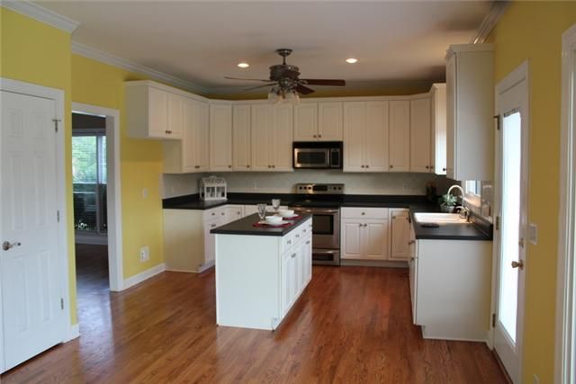 1016 Ithaca St, Murfreesboro, TN 37130