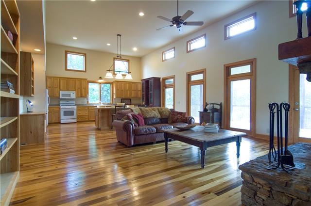 185 Coyote Ln, Bon Aqua, TN 37025