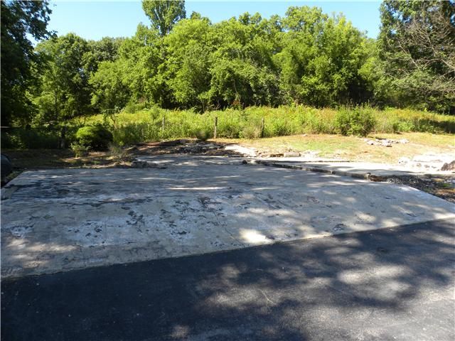 405 Round Top Rd, Alexandria, TN 37012