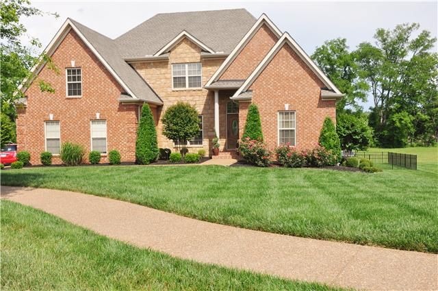 1004 Carlyle Ct, Hendersonville, TN 37075