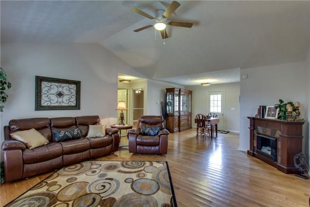 6044 Lee Ave, Murfreesboro, TN 37129