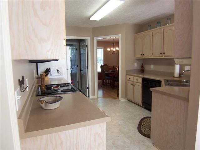 137 Covington Bnd, White House, TN 37188
