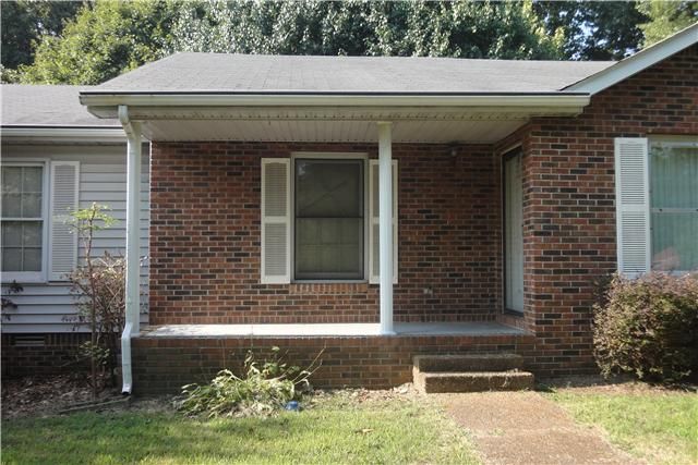100 Friar Tuck Dr, Dickson, TN 37055